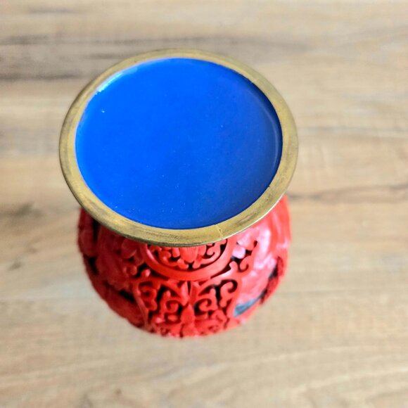 Vintage Chinese carved red Cinnabar vase with brass edging. Zen Pagodas. - Picture 9 of 9